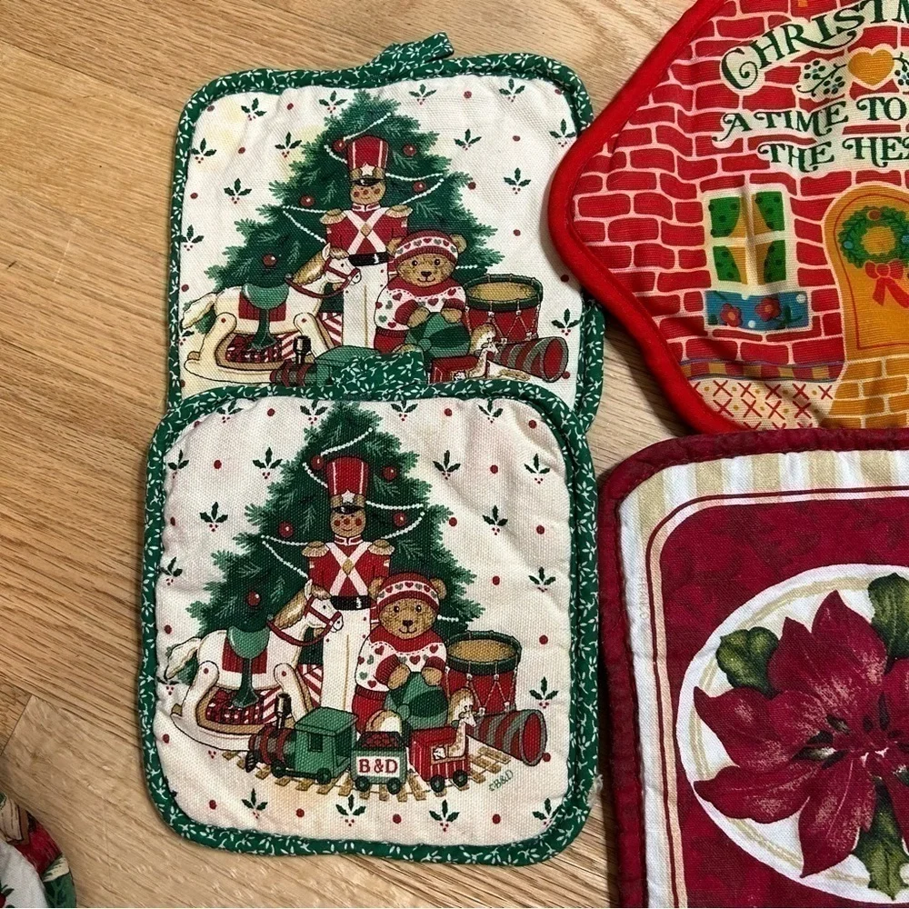 Vintage Pot Holder Bundle Christmas Poinsettias Gingerbread Man Bear Wreath